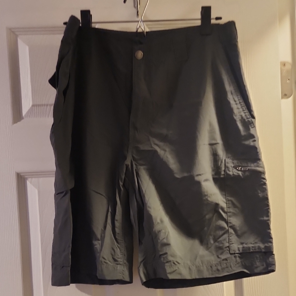 Columbia Men's Dark Gray Cargo Shorts